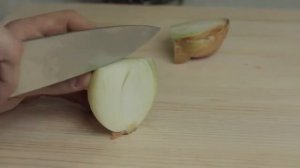 Лайфхак о том как быстро,правильно,и без слез почистить лук