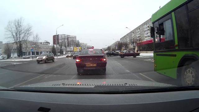 2015.12.31 Новополоцк, (напротив к-т Минск). Geely vs. такси Toyota Priusе смотреть онлайн