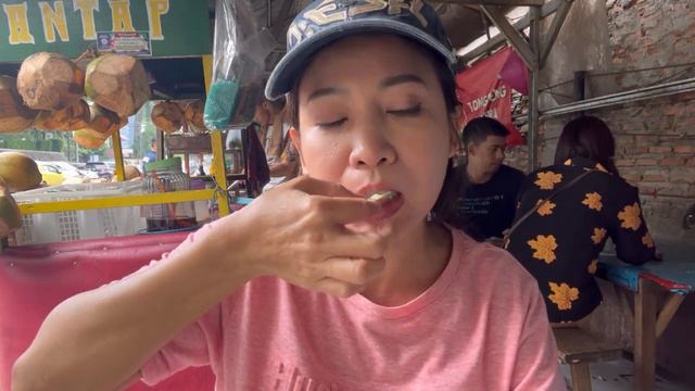 EP.102ร้านข้างทางแต่ขายดีมากสูตรน้ำพริกอินโดนีเซียครกบดพริกอินโด смотреть онлайн