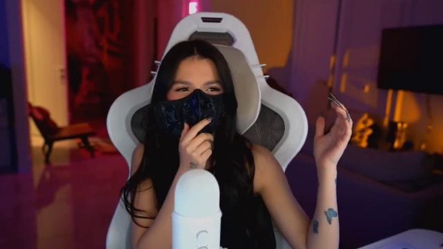 Амина Тендерлибае сняла маску?