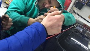 Открыть машину без ключей  за 3 минуты