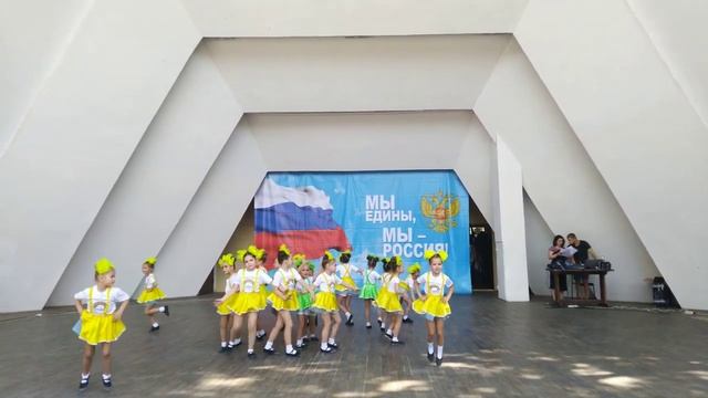 Ансамбль эстрадного танца "Радуга" - Губки бантиком смотреть онлайн