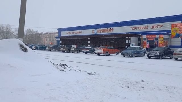 Казахстан. с Саумалколь. Самый центр села.