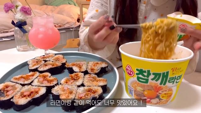 ENG) 자취생 브이로그 ?매콤한 등갈비에 콘치즈는 국룰 ?예쁜 하트김밥 만들어 먹는 일상로그 (마켓컬리,투움바파스타,라면,진미채김밥,그릭요거트,날치알주먹밥,잠옷언박싱,피자빵)