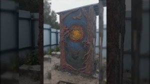 Покраска стены дачного туалета