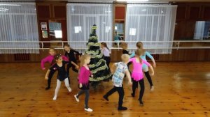 Шёл веселый дед мороз