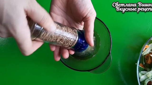 Хрустящий салатик из свежих овощей. Быстро, вкусно и полезно.