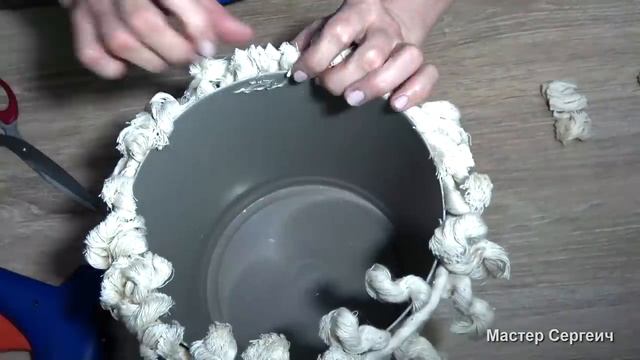 Не спешите выбрасывать сломанное ведро, из него можно сделать шикарную поделку смотреть онлайн