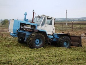 Tractor T-150K rammer silage /// Трактор Т-150К на трамбовке силоса