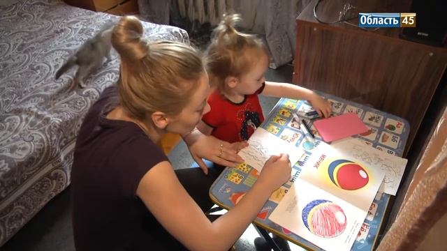 В Кургане сирота 5 лет ждет квартиру, а пока прописана в ночлежке с бомжами смотреть онлайн