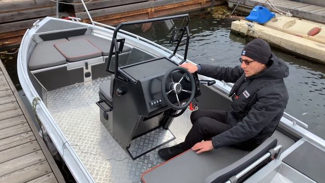 Victory A450  лодка с центральной консолью