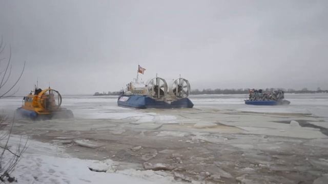 Факел Олимпийского огня прокатили на судне на воздушной подушке смотреть онлайн