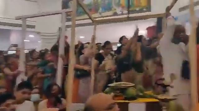 Первое Арати, открытие нового Храма, Фаридабад, 15.10.2021 смотреть онлайн