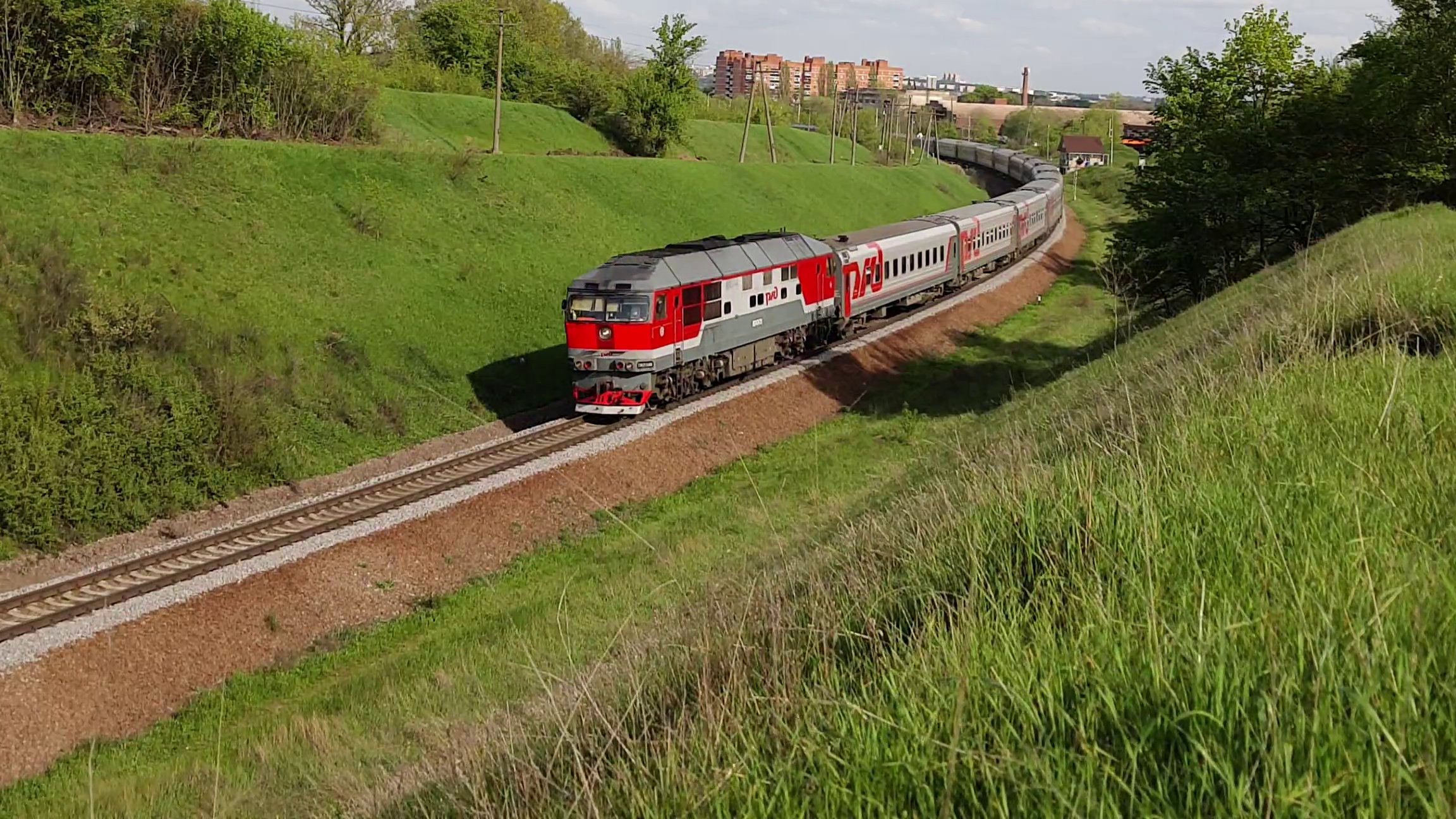 Красивые места природы и поезда. Графский поезд природа. Наши поезда самые поездатые поезда в мире. Езда поезда по природе.