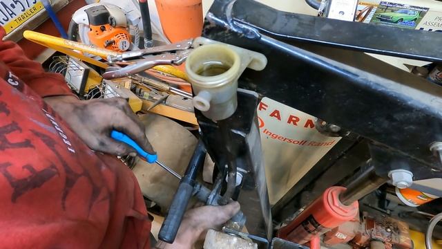 $500 FORD Ranger pushes me over the Edge!! (it drives... sorta) 1988 Ranger Pt.2 смотреть онлайн