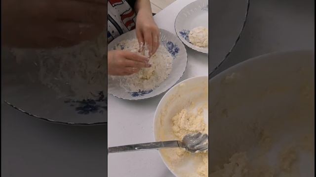 Ну очень вкусные сырники. Рецепт от Тимура. Любимое блюдо. Простой рецепт.