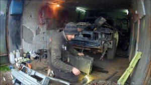 Приора BnW - Замена телевизора, рамки лобового, удаление ржавчины и замена радиатора кондиционера.