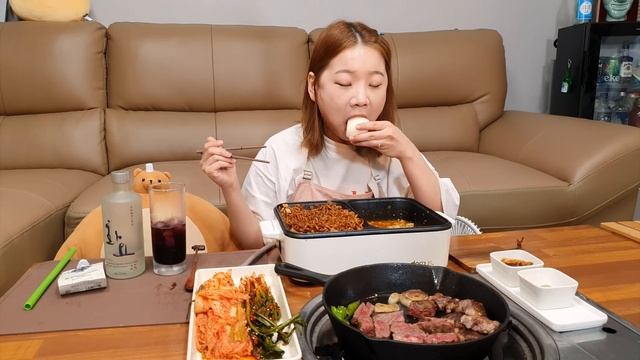 ?한우투뿔등심+김통깨,짜슐랭? 한우스테이크엔 짜파게티?국물라면? 둘다 못참지?Ft.화요베리 NOODLE MUKBANG ASMR EATINGSHOW REALSOUND 요리 라면 먹
