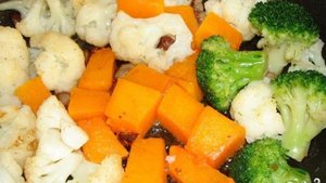 Цветная капуста жареная с овощами