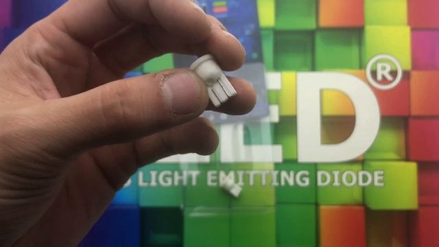 Автолампа светодиодная T10 - W5W - 1 SMD 5050 (керамическая) смотреть онлайн