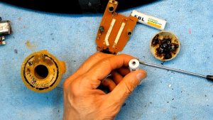 Replacing The Rechargeable Battery in a BRAUN Activator 8000 8781 & Syncro, 360 Electric Shavers