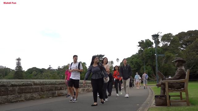 #Cowboy_prank in Sydney awesome reactions.don't miss it lelucon statue prank. luco patung смотреть онлайн