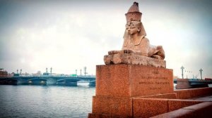 Сфинксы на Университетской набережной в Санкт-Петербурге