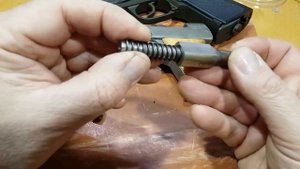 Маленький пневматический пистолет