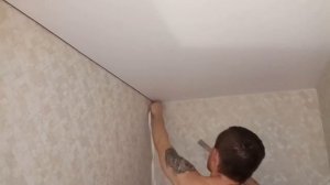 Установка маскировочной ленты под натяжной потолок СПб