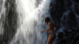 Как я 2 раза занырнула в ледяной горный водопад