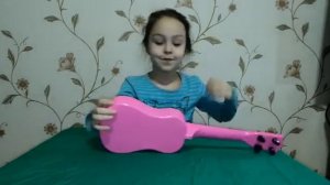 Детская гитара. Самая крутая укулеле для детей. Обзор от канала Lera Show. Детские игрушки