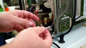 СВЧ работает, но не греет. Что делать?