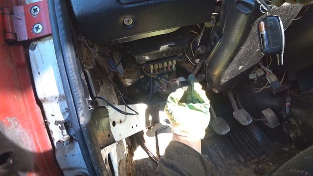 "УКРЫЛСЯ В ЛЕСНОЙ ИЗБЕ" НАШЁЛ… СКЛАД ТРОСОВ СССР! ВСЁ ПОШЛО НЕ ПО ПЛАНУ смотреть онлайн