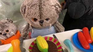 ОБЕД БАСИКОВ - ЧТО ЕДЯТ БАСИКИ / Еда для Басиков/ Где Бася?