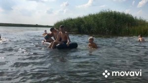 Аутизм. Мальчик 14 лет не боится воды. Купается в речке, ныряет. Коммуникация с детьми.