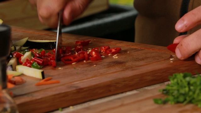 КОСУЛЯ В СЛИВОЧНОМ СОУСЕ С ОВОЩАМИ смотреть онлайн