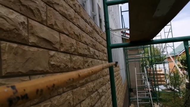 Монтаж фасадных панелей. Обход кондиционера монтаж сайдинга.