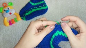 Удобные детские следки на двух спицах.