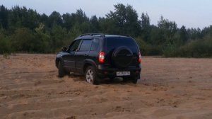 Шевроле Нива по песку