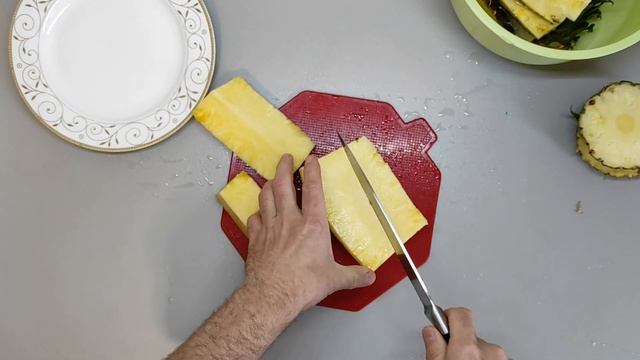 Как почистить ананас быстро и красиво