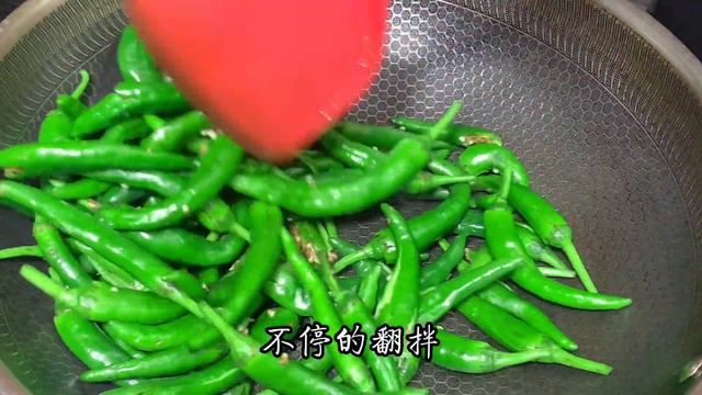 油淋青椒多加這一步，鮮嫩入味又下飯，上桌比紅燒肉還受歡迎【阿光廚房】#青椒 #青椒做法