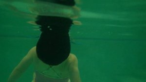 Плавание в бассейне в полтора года. Baby swim