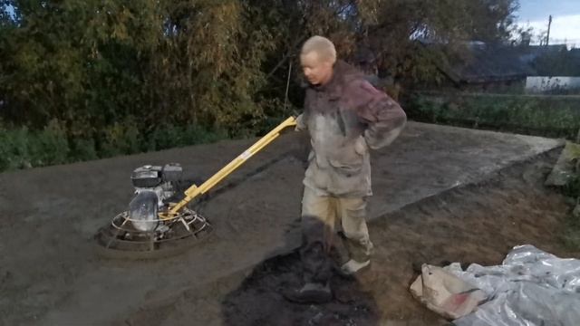 затирка бетона вертолетом учимся  затирать бетон затирочная машина затирка бетона своими руками