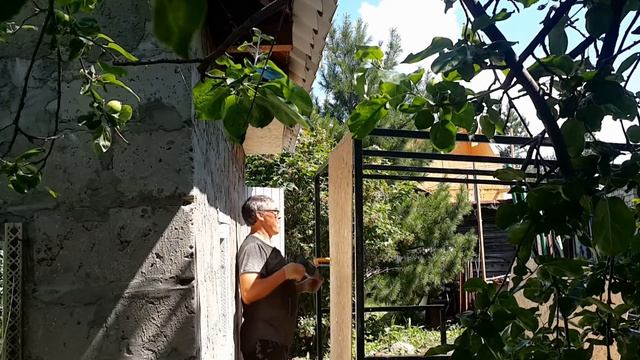 БЕСЕДКА ИЗ ПРОФИЛЬНОЙ ТРУБЫ. День 6-й/ Обшиваю заднюю стенку OSB