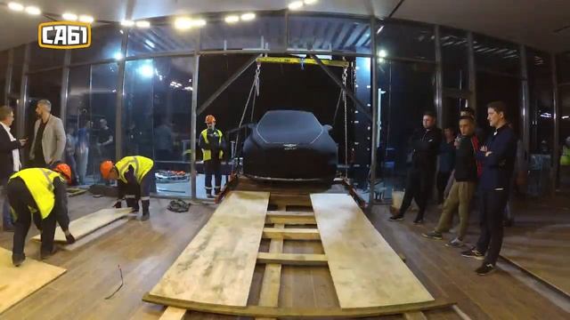 Подъем и спуск автомобиля BENTLEY FLYING SPUR