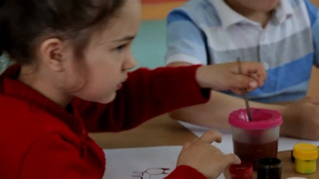 Дети рисуют Подготовительная группа Один день в детском саду смотреть онлайн
