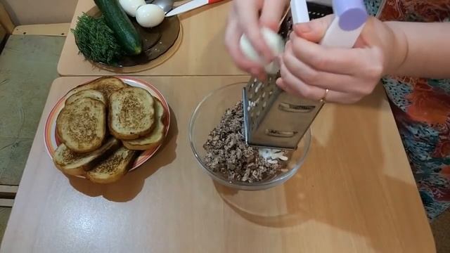 Закусочные бутерброды из рыбной консервы