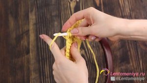 Вязаная сумка с деревянными ручками из шнура или трикотажной пряжи