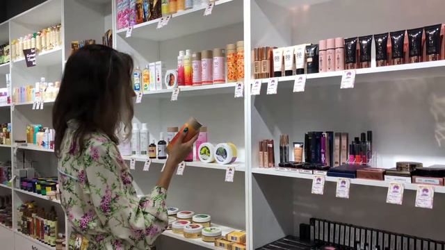 Как девушки покупают косметику смотреть онлайн