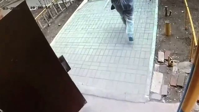 Астрахань!!! будьте бдительны грабит людей смотреть онлайн